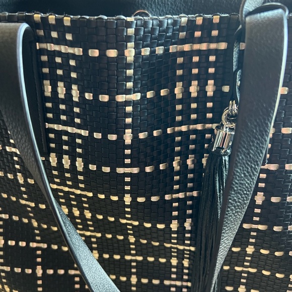 🖤 🩶 Vince Camuto Metallic Silver & Black Tote - Picture 2 of 13